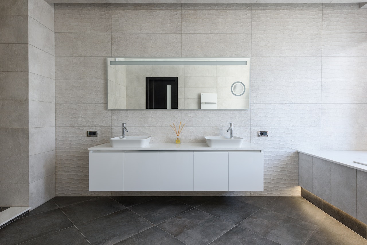 Wybór mebli łazienkowych – doskonałe rozwiązanie dla Twojej przestrzeni kąpielowej