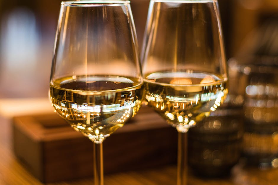 Jak dbać o kieliszki do szampana – porady dotyczące prawidłowej konserwacji i czyszczenia kieliszków do szampana