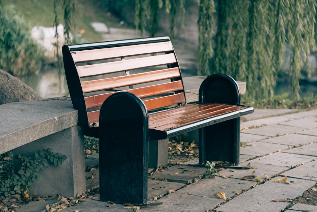 Jak ławki parkowe wpływają na funkcjonowanie społeczności miejskiej